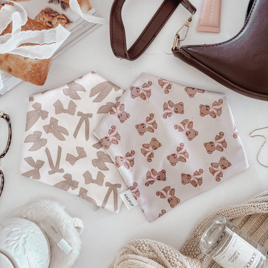 Reversible dog bandana with bows and bears