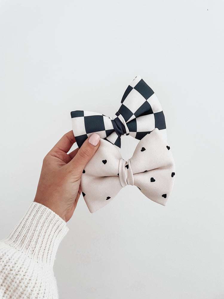 Black And White Hearts, Over The Collar Dog Bow