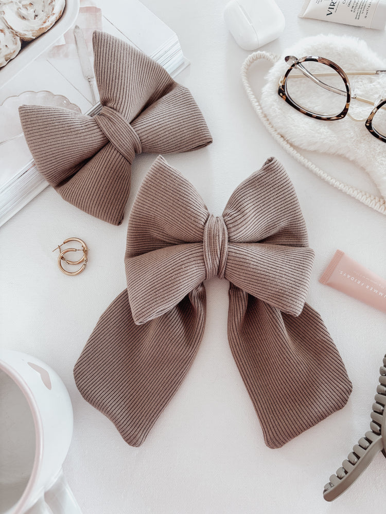 Cocoa Ribbed Over the collar dog bow