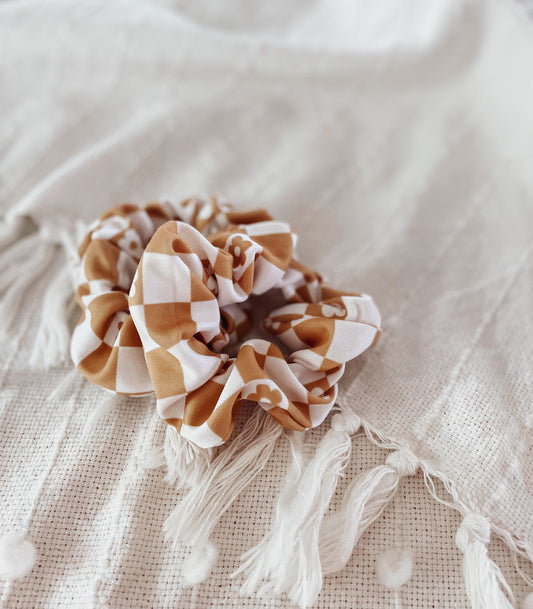 Daisy Grid Scrunchies